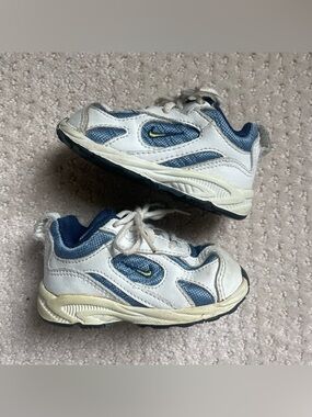 Vintage Y2K Nike Baby Max Tennis Athletic Running Shoes Size 4C 2000s Fashion